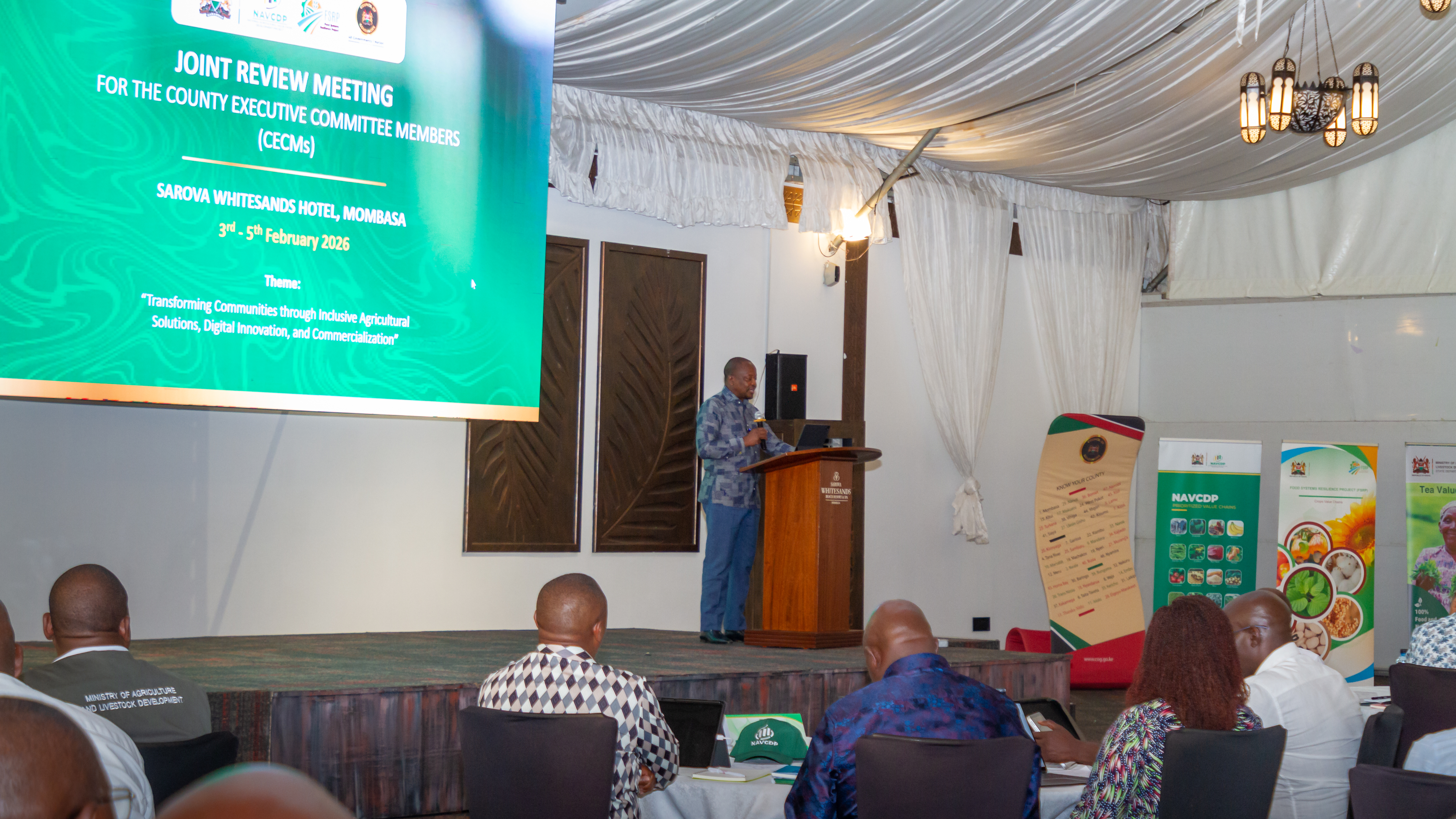 The Cabinet Secretary addressing the meeting